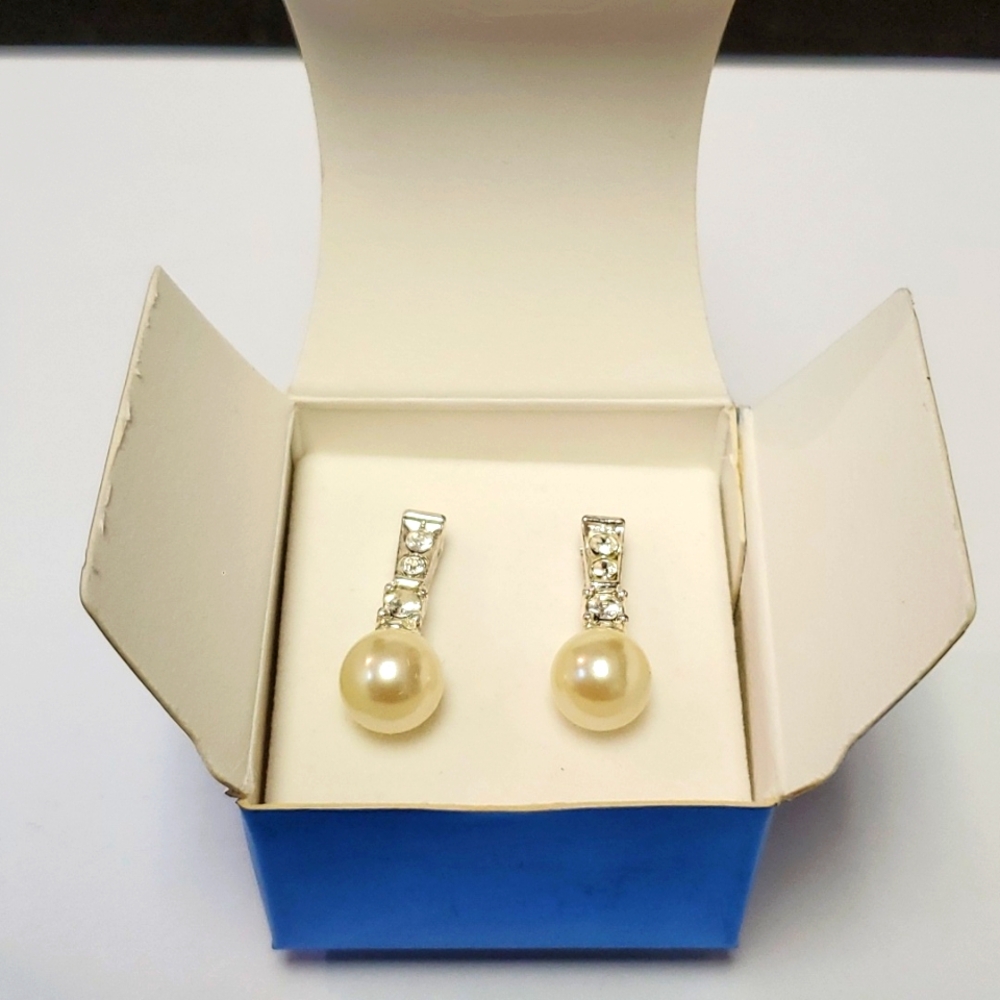 Avon stud earrings 2006